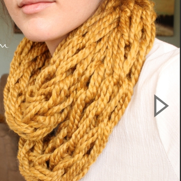 Hand Knit Chenille Black/Noir Infinity Scarf - Picture 7 of 7